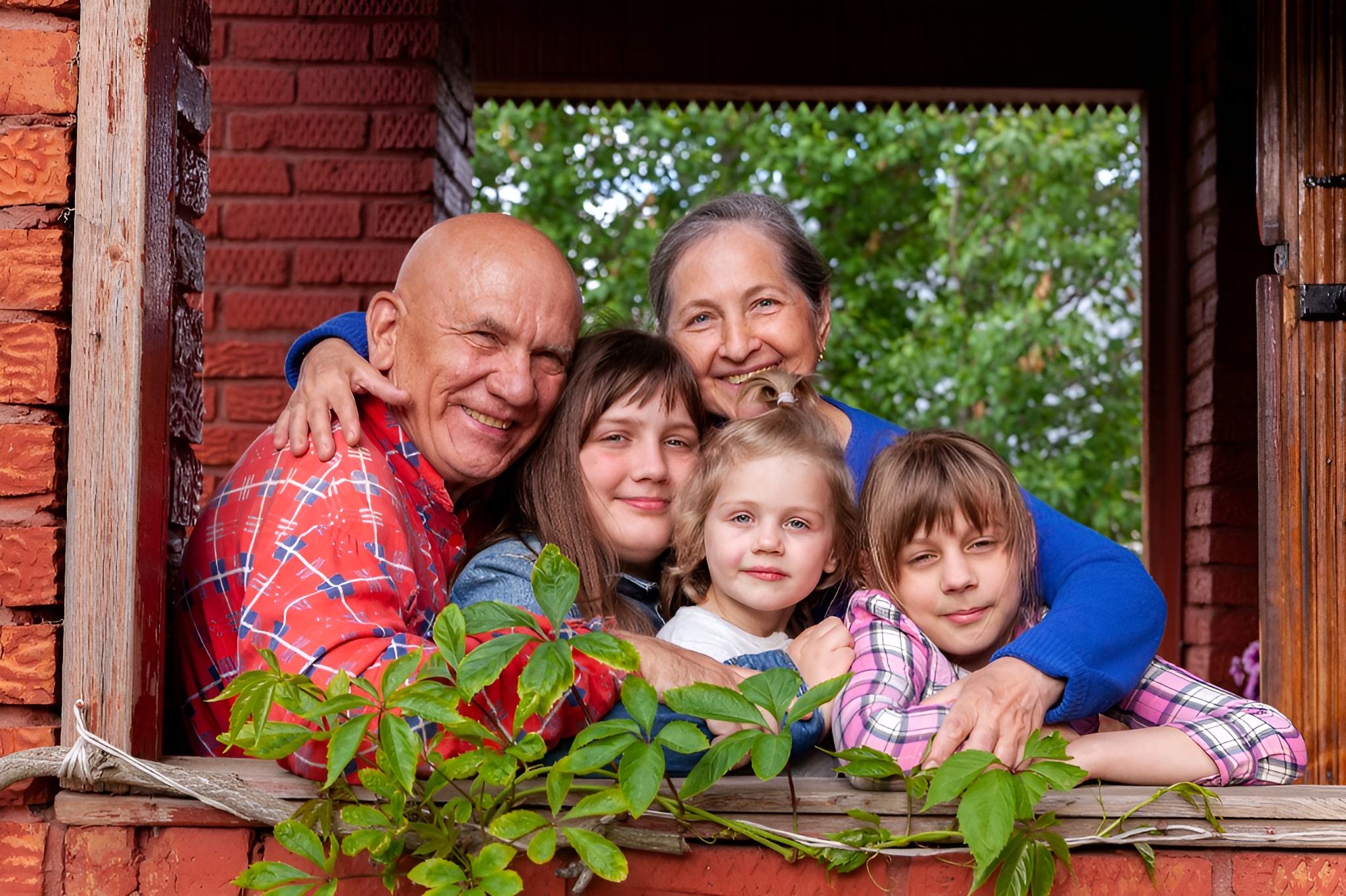 Multigenerational family portrait symbolizing inherited traits and genetic influence, relevant to the question: Which parent determines longevity?